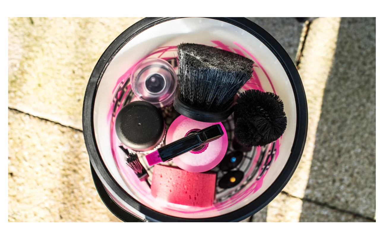 Muc-Off Dirt Bucket with Filth Filter Bundle